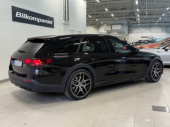 Mercedes-Benz E300 de 3 of 20