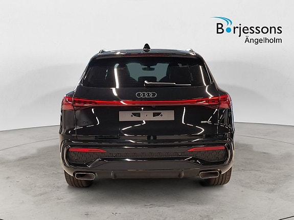 Audi Q5 4 of 5