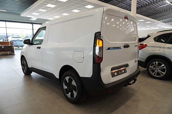 Ford Transit Courier 4 of 5