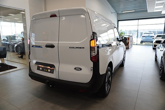 Ford Transit Courier 6 of 14