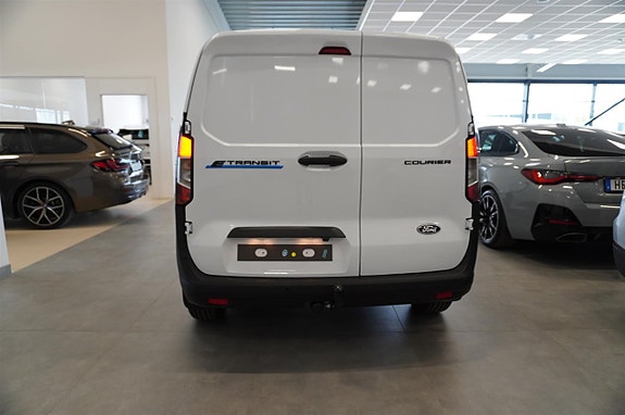 Ford Transit Courier 5 of 5