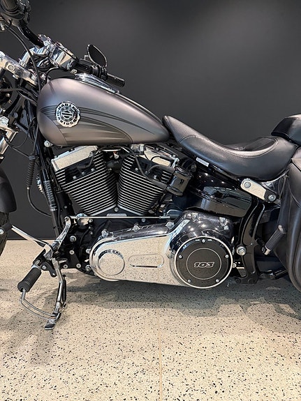 Harley-Davidson Breakout Vance&Hines I Adaptiv LED I Lejonkulan I Screaming 9 of 10