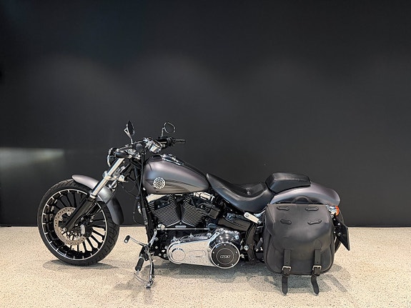 Harley-Davidson Breakout Vance&Hines I Adaptiv LED I Lejonkulan I Screaming 7 of 10