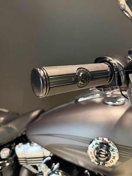 Harley-Davidson Breakout Vance&Hines I Adaptiv LED I Lejonkulan I Screaming 6 of 10