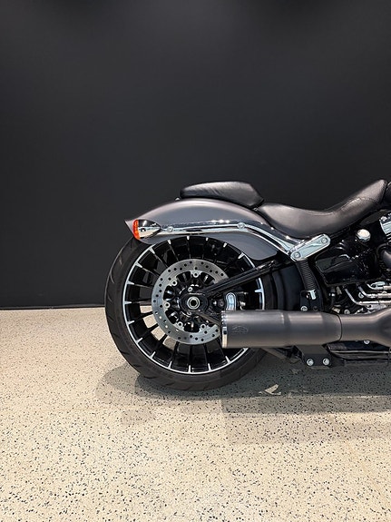 Harley-Davidson Breakout Vance&Hines I Adaptiv LED I Lejonkulan I Screaming 4 of 10