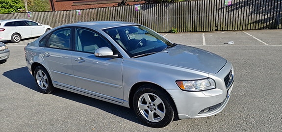 Volvo S40 2 of 13
