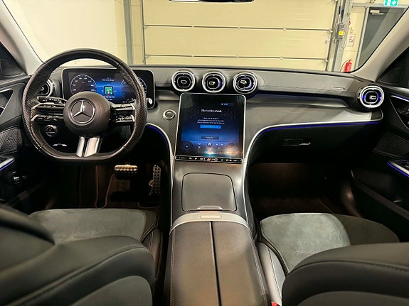 Mercedes-Benz C300 10 of 17