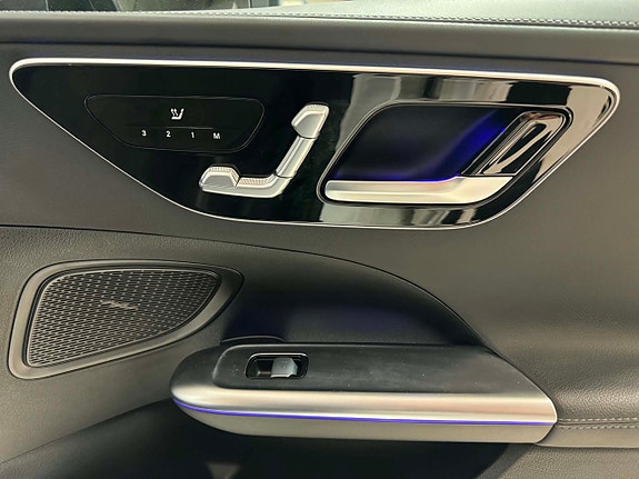 Mercedes-Benz C300 7 of 17