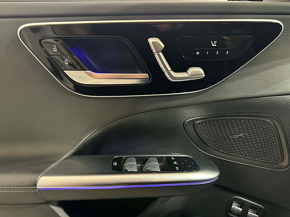 Mercedes-Benz C300 13 of 17