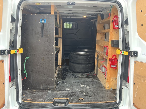 Ford Transit Custom 17 of 18