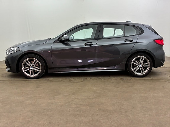 BMW 118i 3 of 5