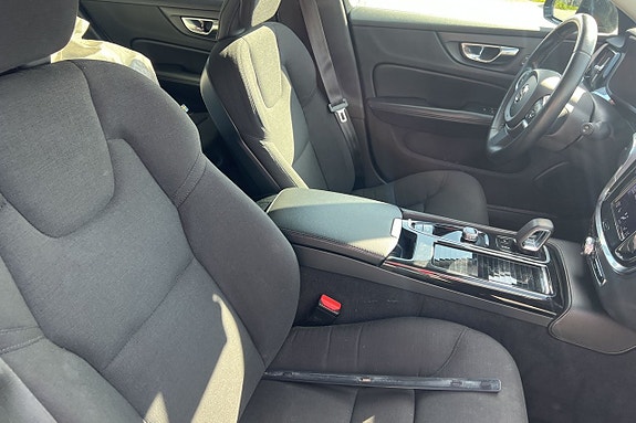 Volvo V60 12 of 28