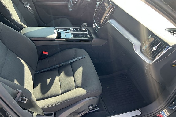 Volvo V60 11 of 28