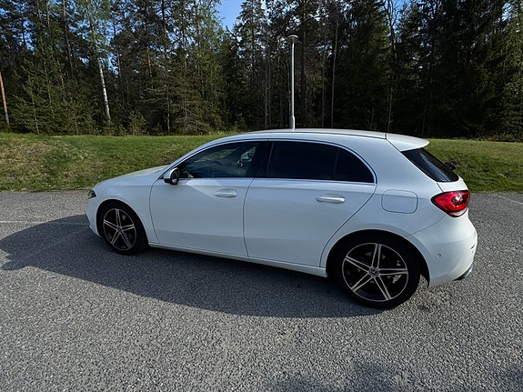 Mercedes-Benz A180 2 of 5