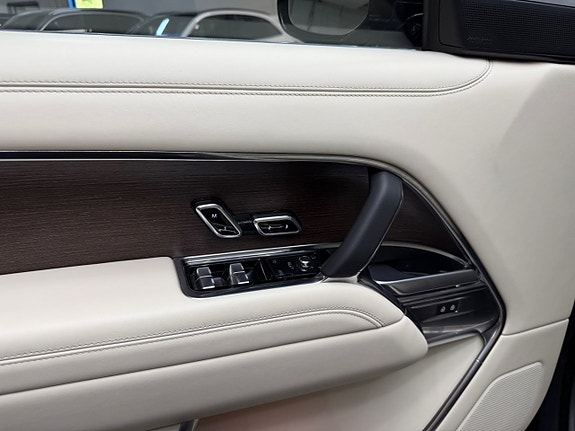 Land Rover Range Rover 9 of 18