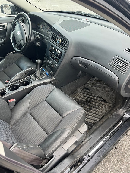 Volvo V70 10 of 15