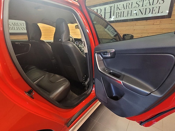 Volvo XC60 16 of 22