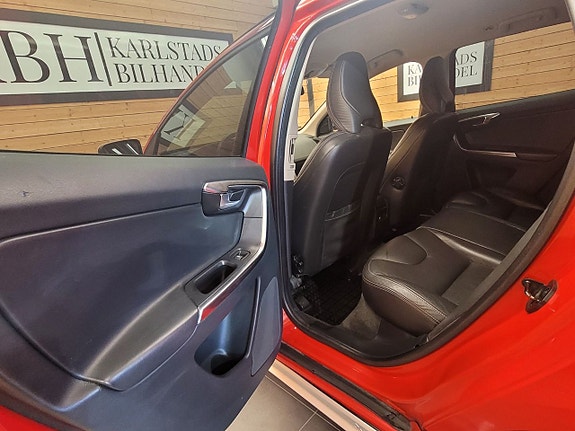 Volvo XC60 14 of 22