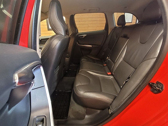 Volvo XC60 15 of 22