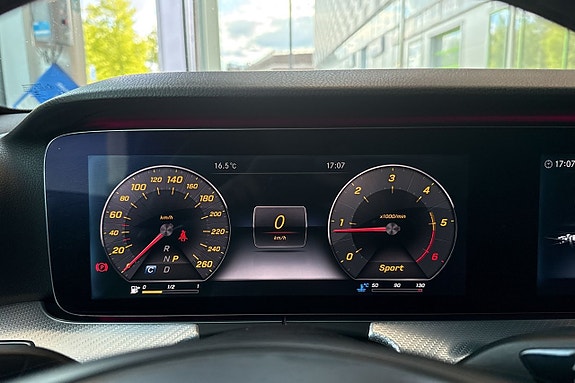 Mercedes-Benz E220 d 12 of 28