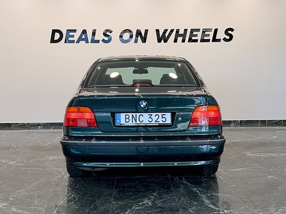 BMW 520 8 of 17