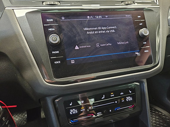 Volkswagen Tiguan 24 of 26