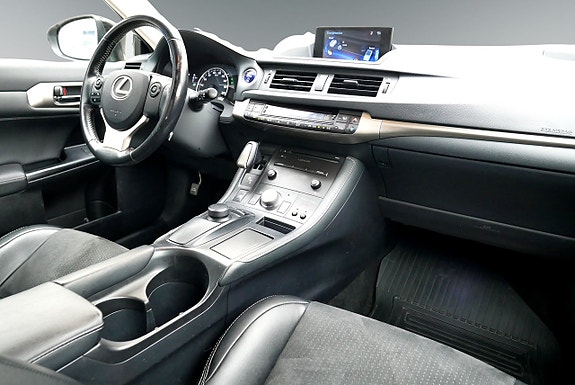 Lexus CT200h 15 of 18