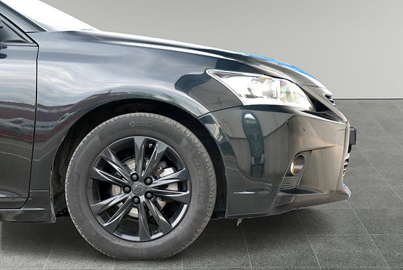 Lexus CT200h 4 of 18