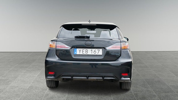Lexus CT200h 12 of 18