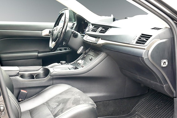 Lexus CT200h 18 of 18