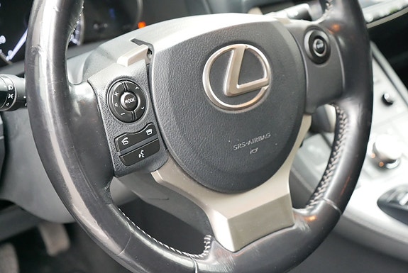 Lexus CT200h 17 of 18