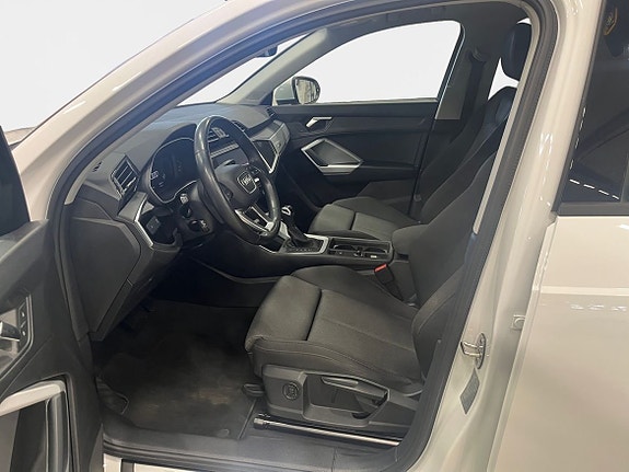 Audi Q3 3 of 5