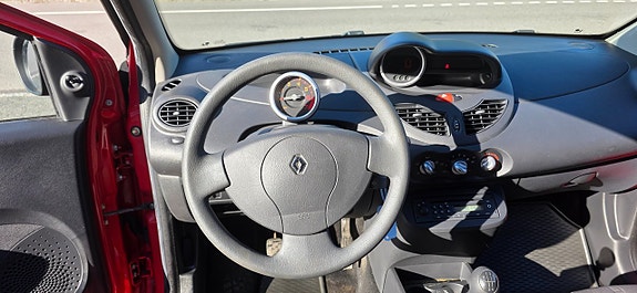 Renault Twingo 14 of 15