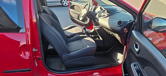 Renault Twingo 8 of 15
