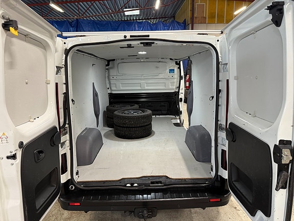 Renault Trafic 11 of 13