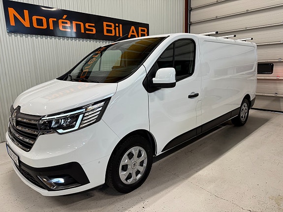 Renault Trafic 2 of 13