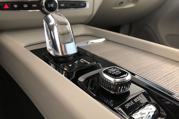 Volvo XC60 14 of 21