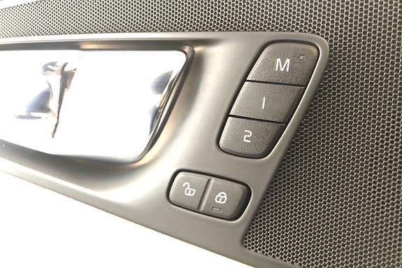 Volvo XC60 18 of 21