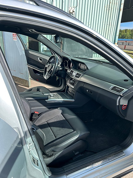 Mercedes-Benz E220 5 of 6