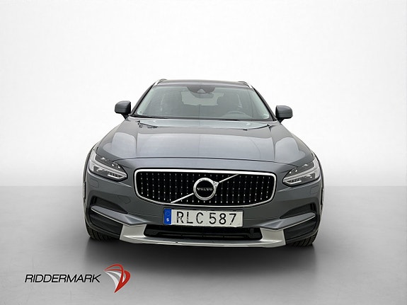 Volvo V90 Cross Country 3 of 5