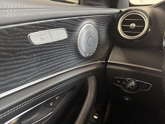 Mercedes-Benz E300 de 14 of 27