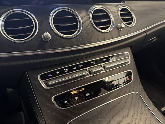 Mercedes-Benz E300 de 15 of 27