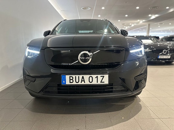Volvo XC40 2 of 5