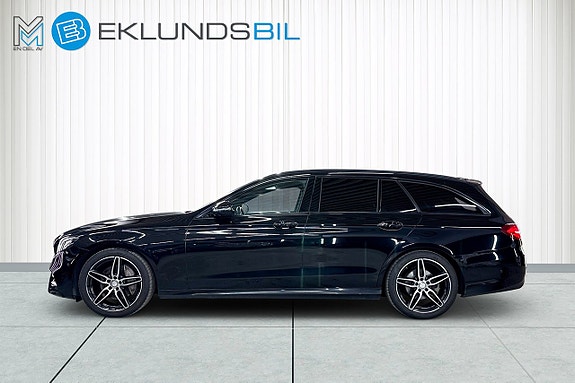 Mercedes-Benz E220 2 of 5