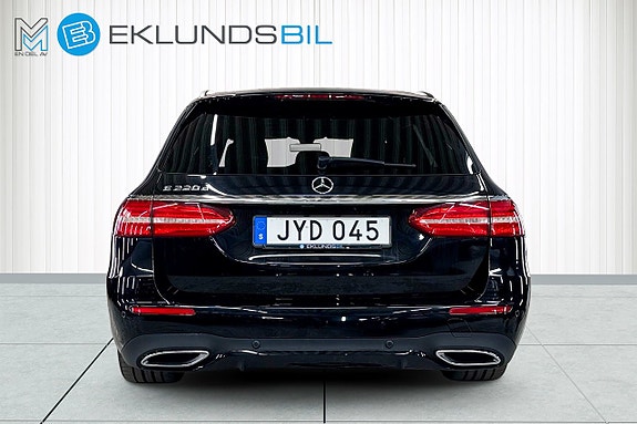 Mercedes-Benz E220 4 of 5