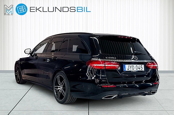 Mercedes-Benz E220 3 of 5