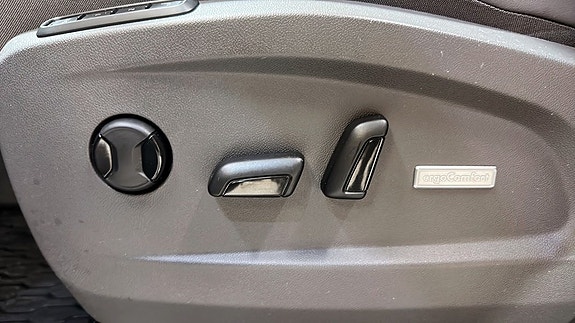 Volkswagen Multivan 18 of 22