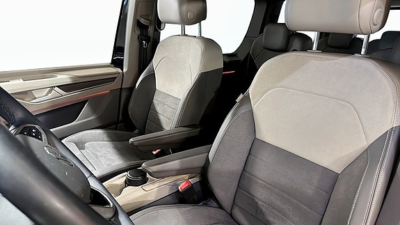 Volkswagen Multivan 9 of 22