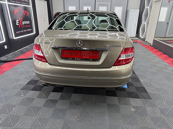 Mercedes-Benz C200 5 of 5