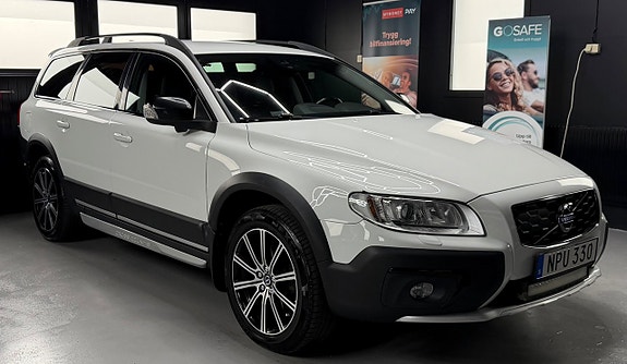 Volvo XC70 2 of 5